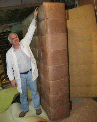 Riesenhocker f�r ein Modehaus